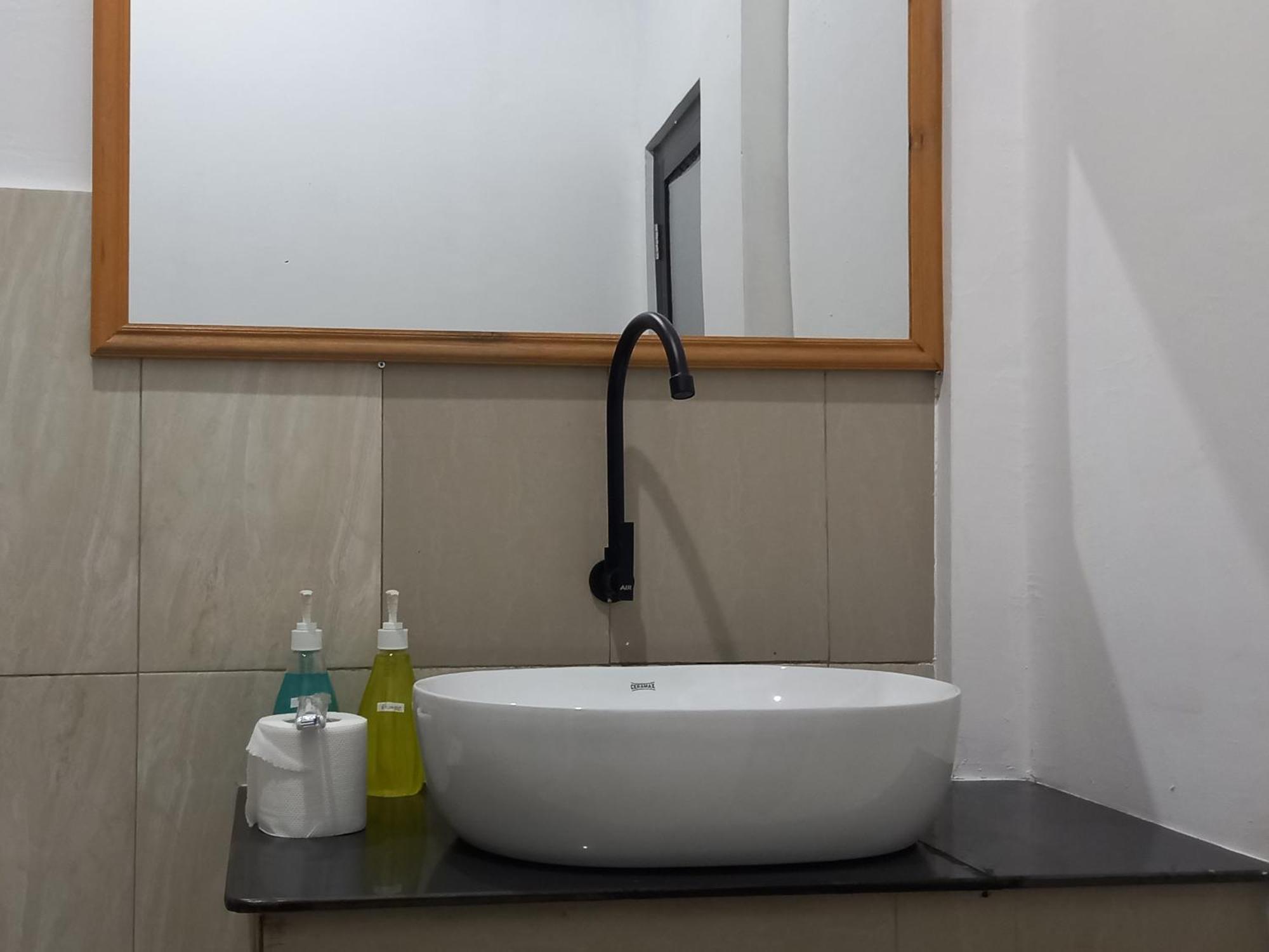 Inang Amang Homestay Labuan Bajo Room photo